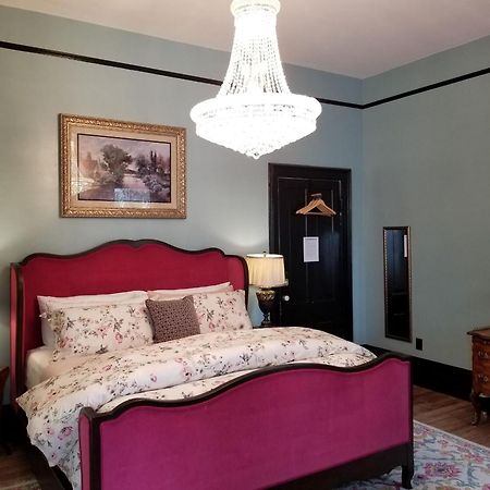 Thomas Weihs Haus Bed and Breakfast Savannah Exteriör bild