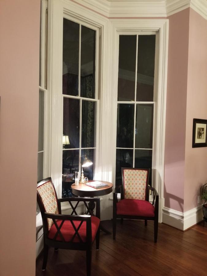 Thomas Weihs Haus Bed and Breakfast Savannah Exteriör bild