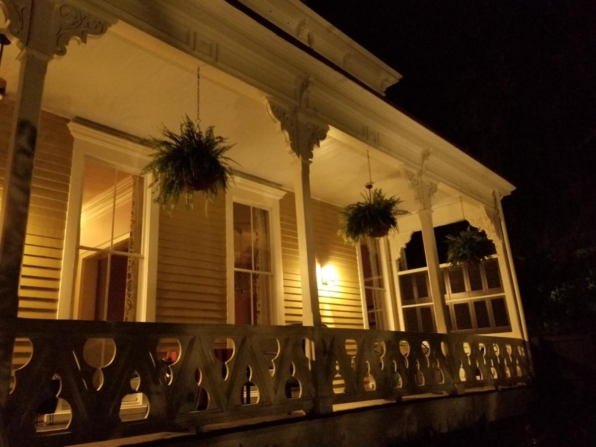Thomas Weihs Haus Bed and Breakfast Savannah Exteriör bild