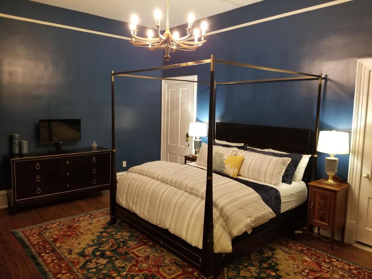 Thomas Weihs Haus Bed and Breakfast Savannah Exteriör bild
