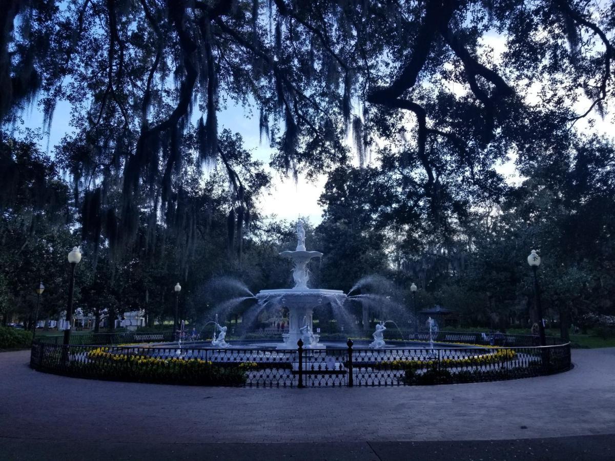 Thomas Weihs Haus Bed and Breakfast Savannah Exteriör bild