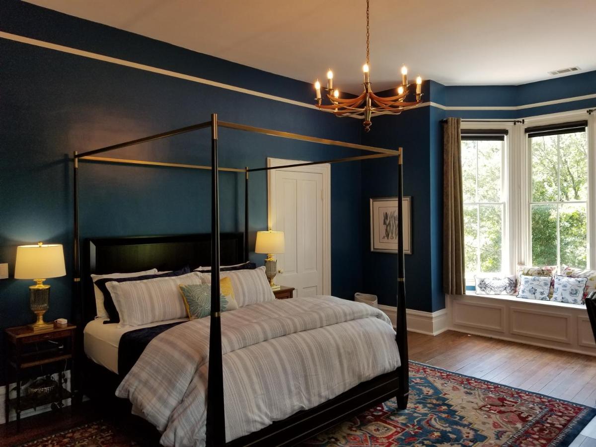 Thomas Weihs Haus Bed and Breakfast Savannah Exteriör bild