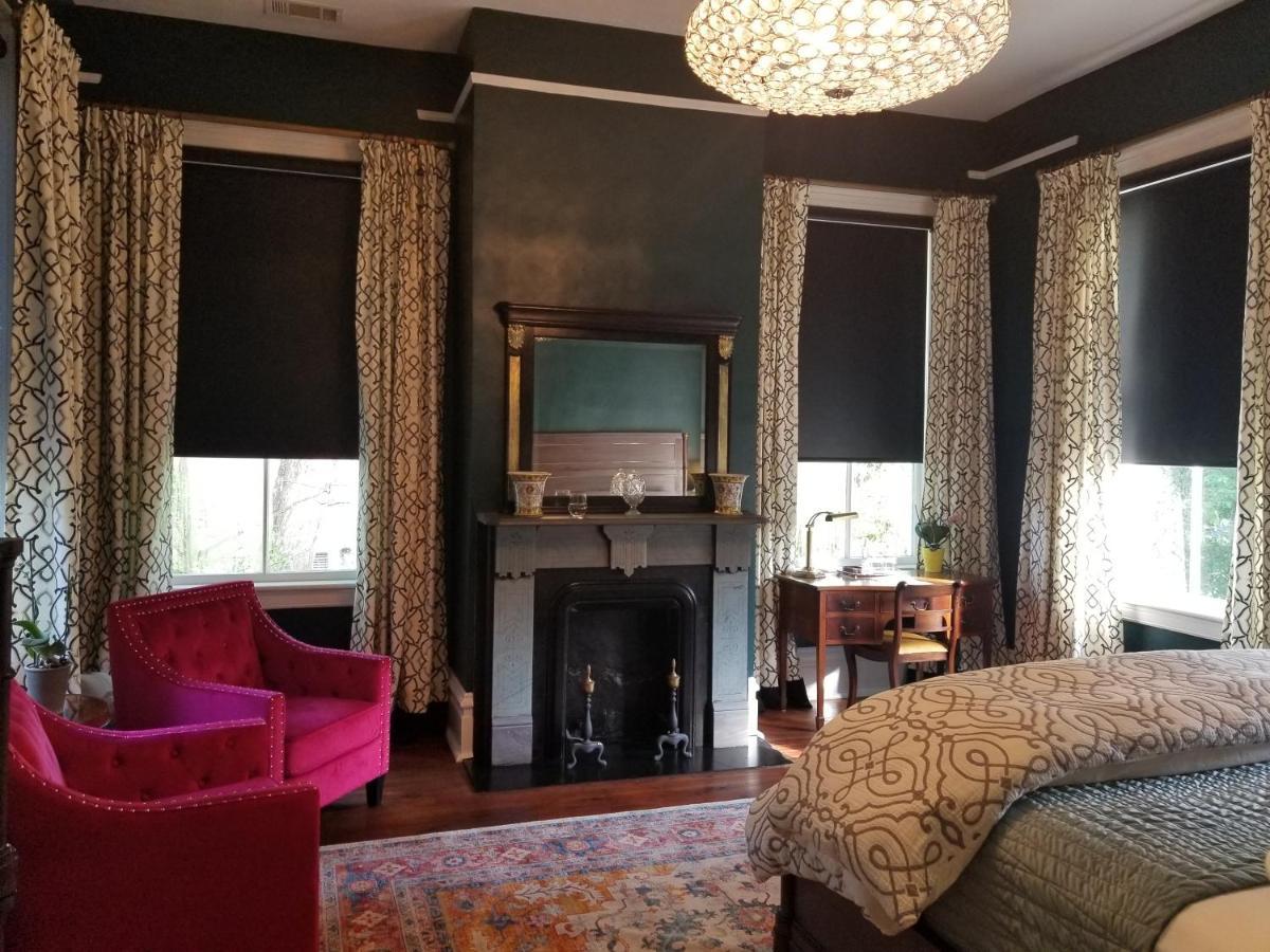 Thomas Weihs Haus Bed and Breakfast Savannah Exteriör bild