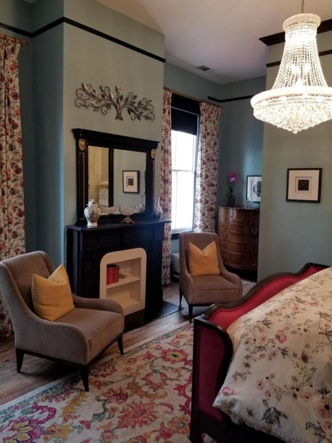Thomas Weihs Haus Bed and Breakfast Savannah Exteriör bild