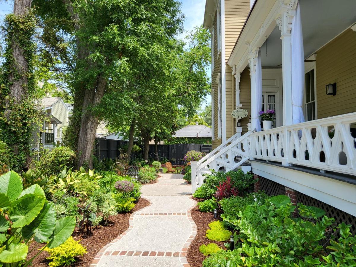 Thomas Weihs Haus Bed and Breakfast Savannah Exteriör bild