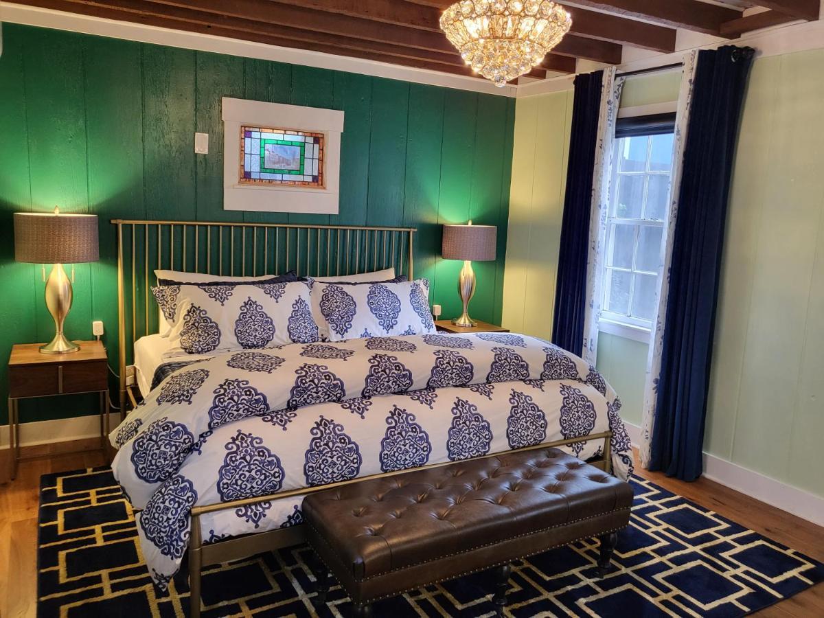 Thomas Weihs Haus Bed and Breakfast Savannah Exteriör bild